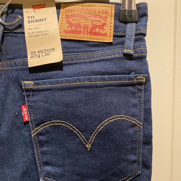 Dark Blue 711 Skinny Levi’s Jeans 👖 - Picture 3 of 4
